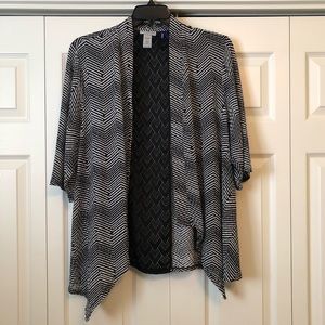 Women’s Petite Plus Patterned Lightweight Cardigan